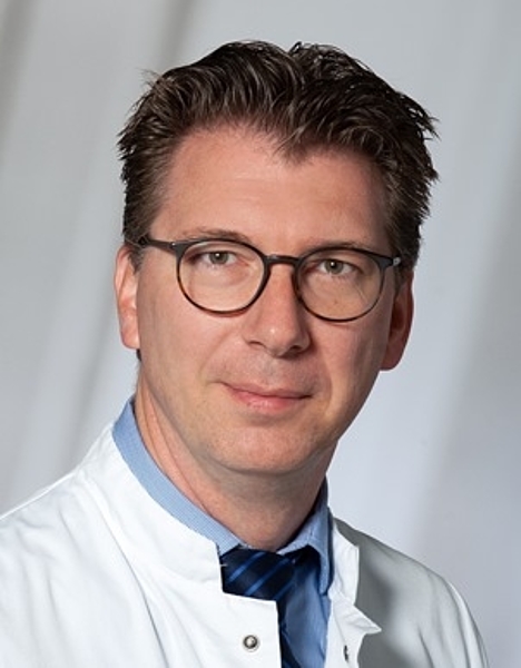 Porträt Prof. Dr. Dr. Th. Fuchsluger